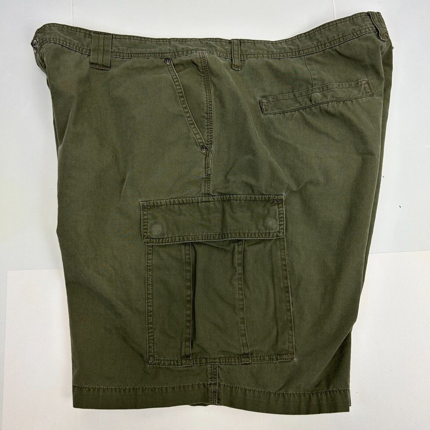 Columbia Sportswear Chino Cargo Shorts Mens Size 42 Pockets Flat Front Green