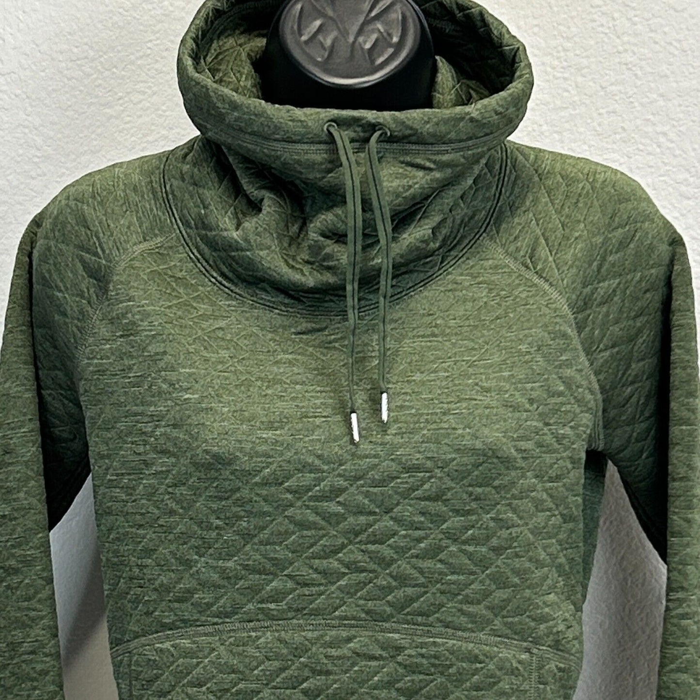 Sudadera con cuello vuelto y acolchado Annie de Marmot para mujer, con bolsillos pequeños, color verde