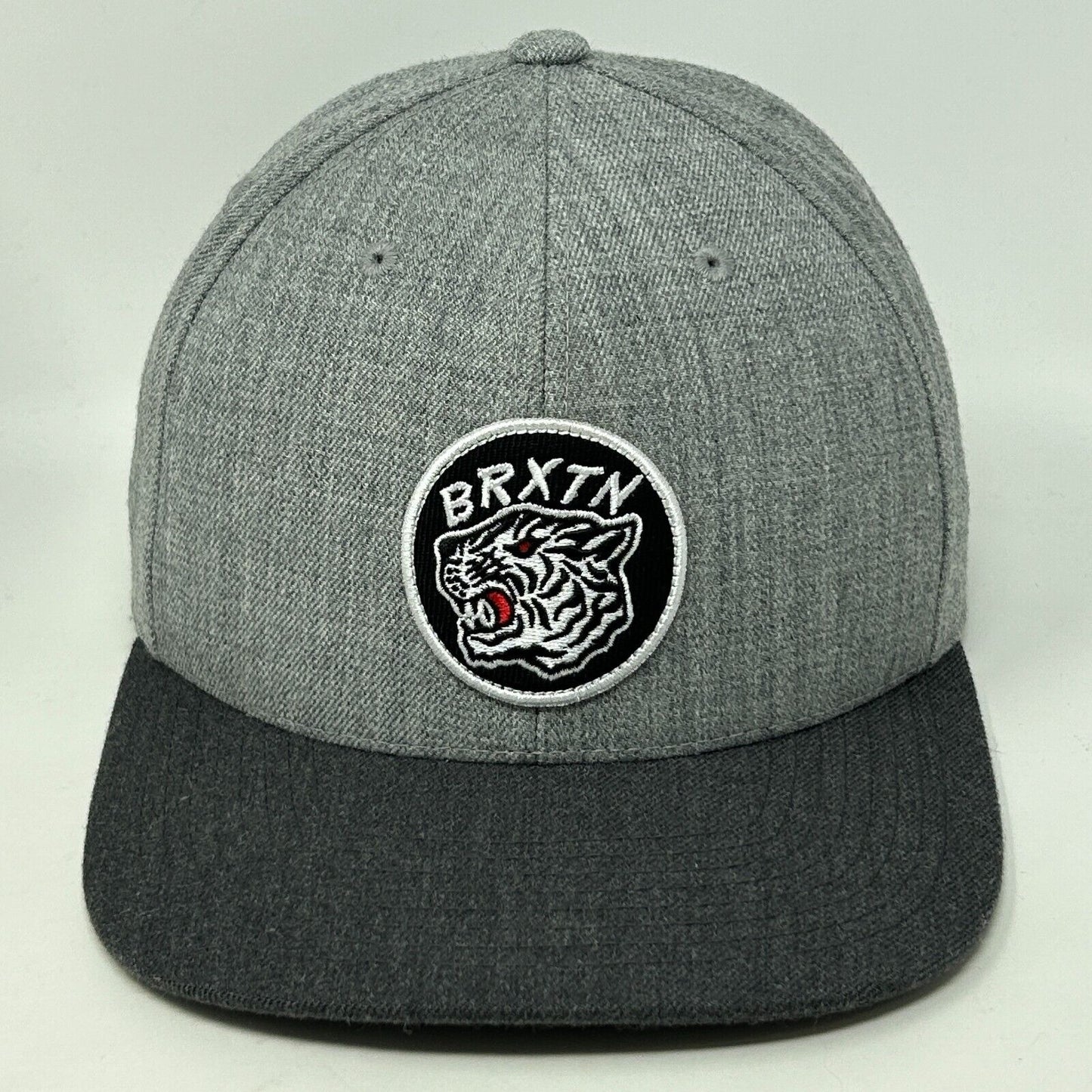 Gorra de béisbol con diseño de tigre blanco de Brixton, gorra de skate BRXTN, gorra de skate con cierre trasero, color gris