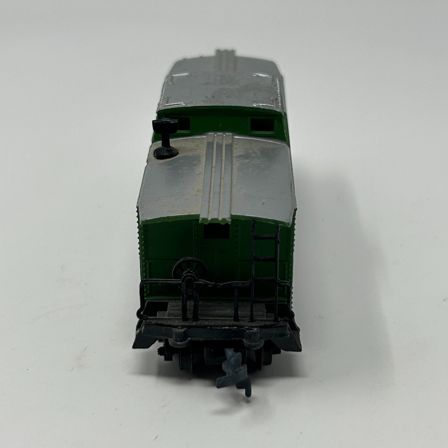 Burlington Northern Caboose HO Gauge Scale Model Train Railway Life Like Green