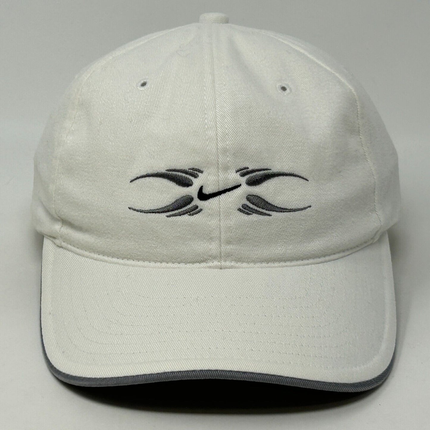 Gorra de béisbol con logo Nike Swoosh, correa trasera, seis paneles, color blanco