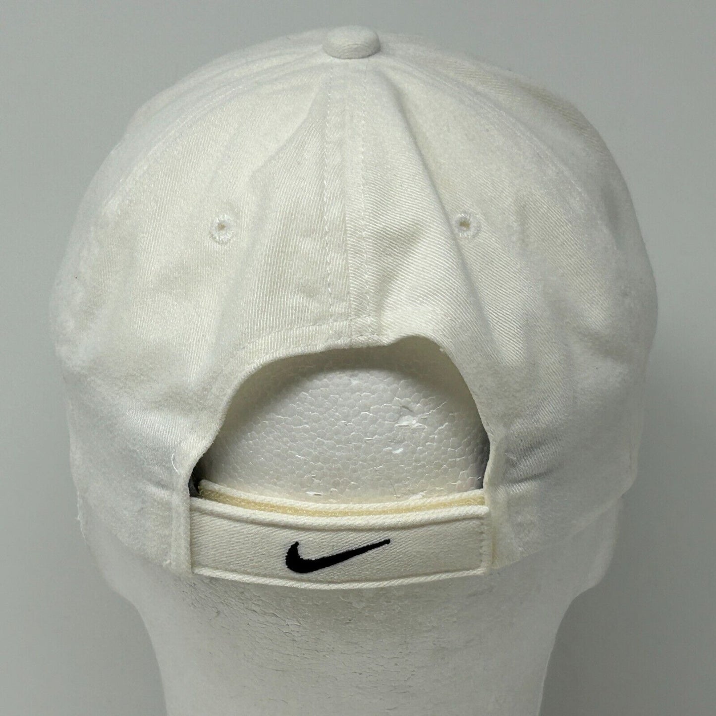 Gorra de béisbol con logo Nike Swoosh, correa trasera, seis paneles, color blanco