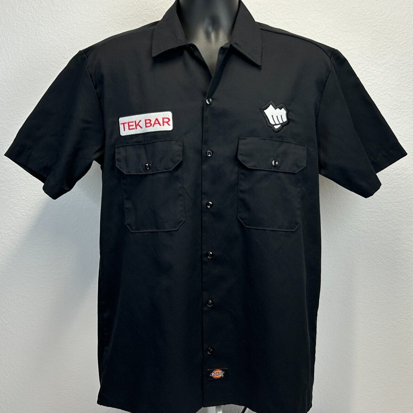 Riot Games Tek Bar Dickies 前扣衬衫 中号 视频游戏玩家 男式 黑色