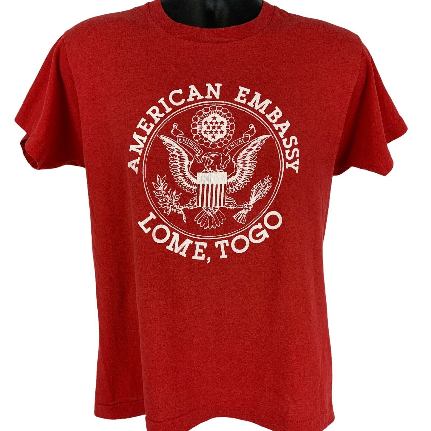 Camiseta vintage de los años 80 de la embajada de Estados Unidos en Lomé, Togo, talla mediana, para hombre, de África y Estados Unidos, color rojo