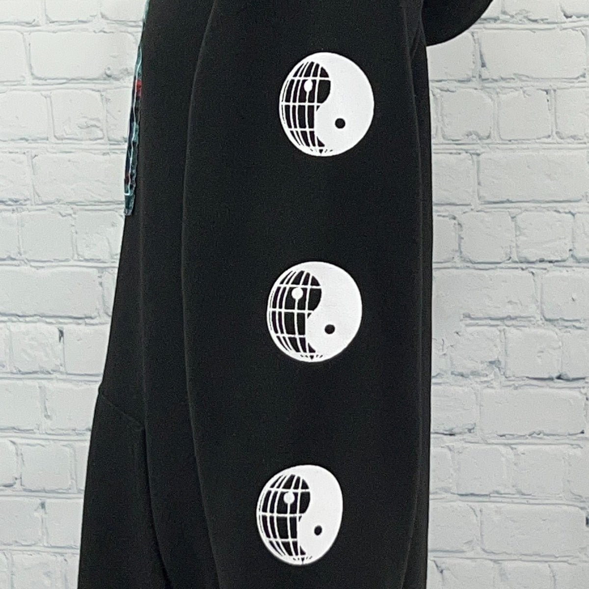 Brooklyn Cloth Peace MCMXCI Rose Yin Yang Hoodie Small Black Streetwear Graphic
