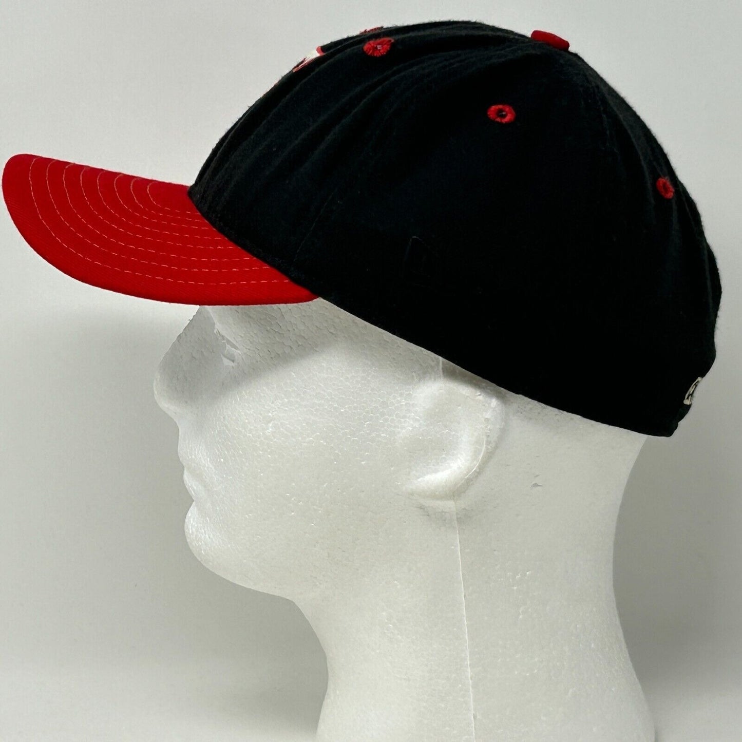 New Era baseball hat in black with red brim, size adjustable, side view, vintage style