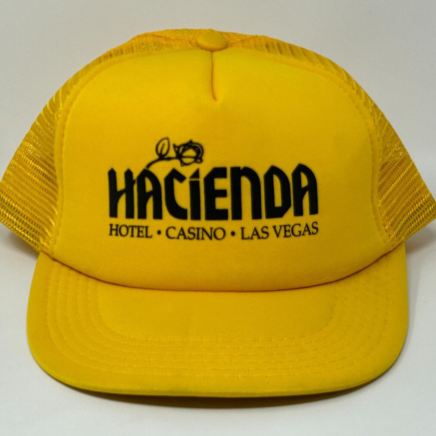 Gorra de camionero vintage de los años 90 del casino Hacienda Gorra de béisbol con cierre trasero amarilla de Las Vegas