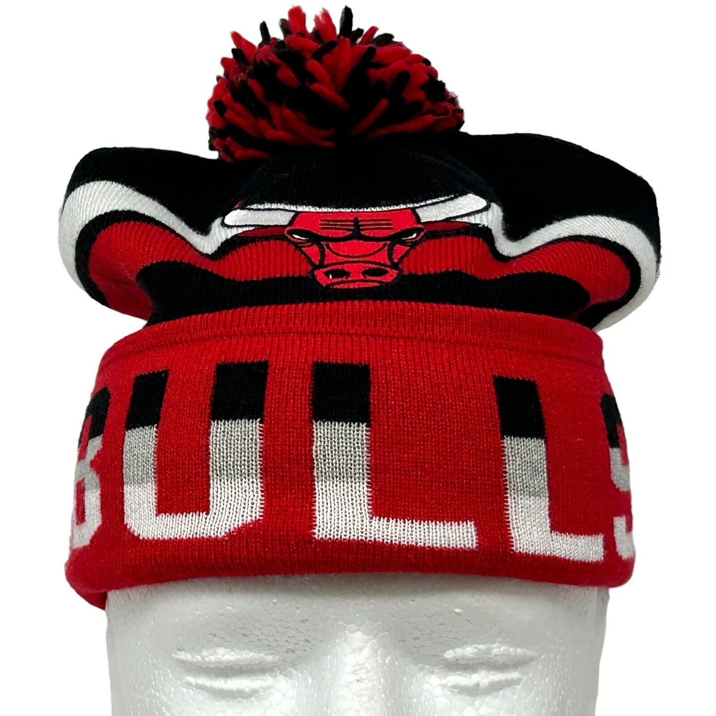 Chicago Bulls Pom Pom Beanie Cuffed Toque Hat NBA Mitchell & Ness Red Black New