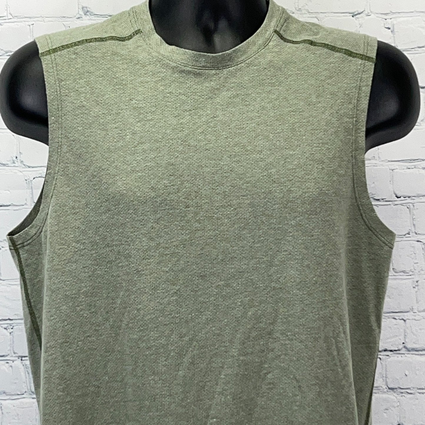 The North Face Day Three Tank Top M Medium Green Sleeveless T Shirt Flashdry Tee