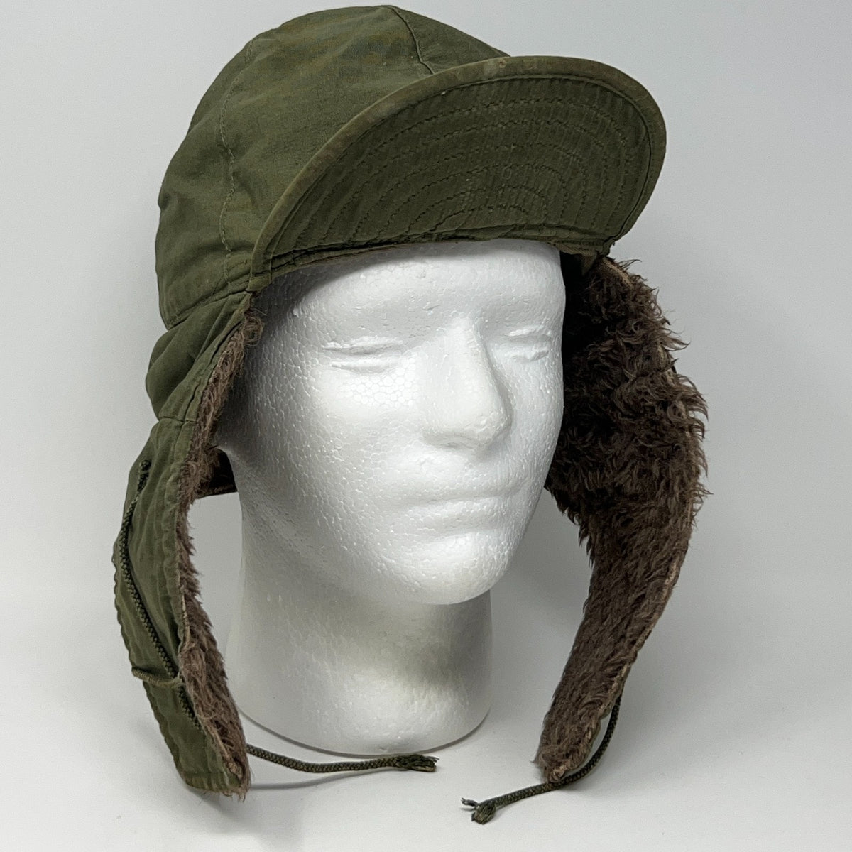 Vintage Army Green Fleece-Lined Hat with Ear Flaps and Adjustable Chin Straps