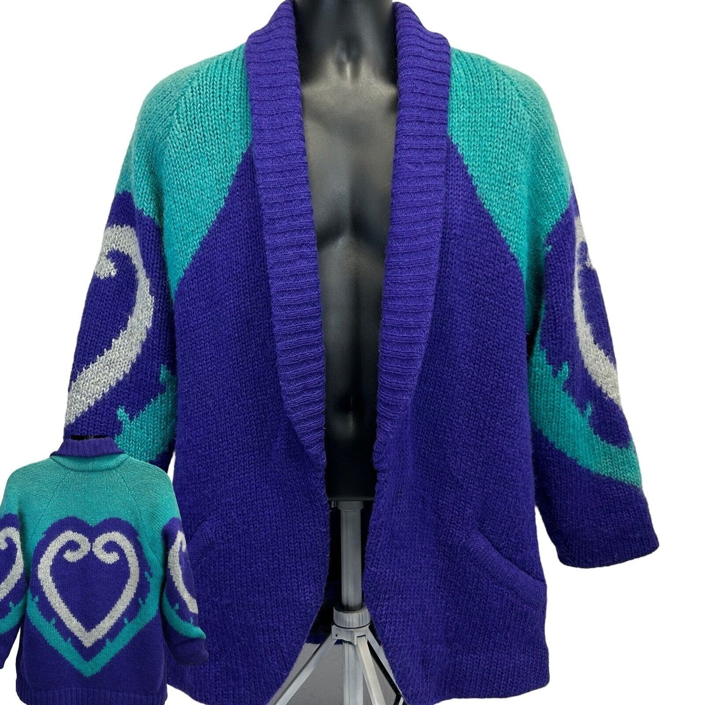 Vintage cardigan in purple and teal with heart design, featuring a loose fit and front pockets