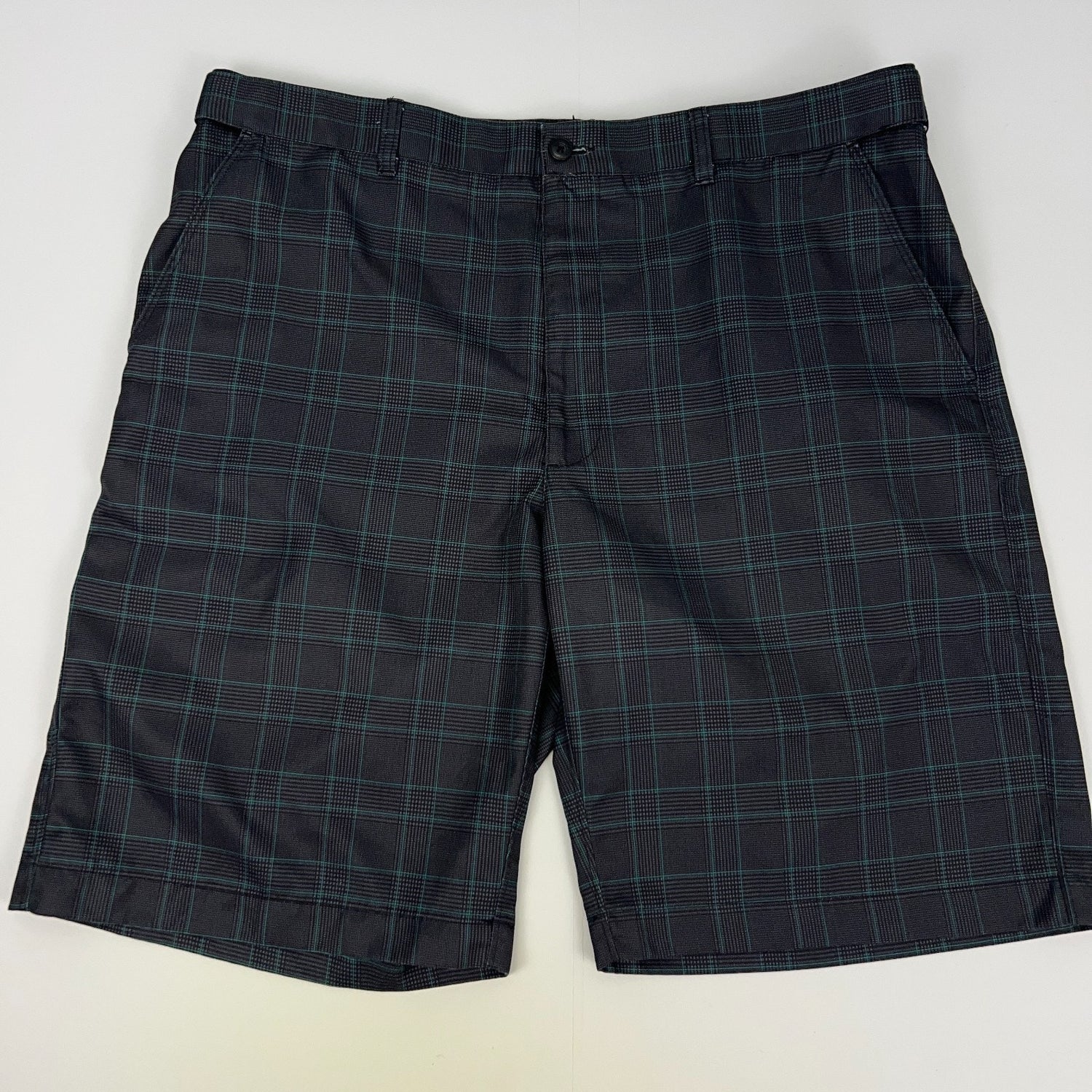 PGA Tour Men’s Golf Shorts in Dark Plaid Design with Relaxed Fit and Side Pockets