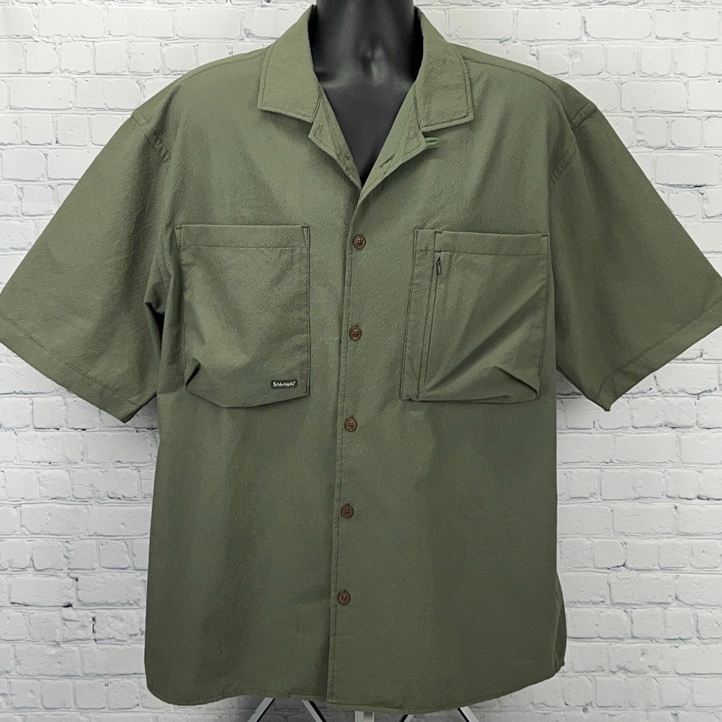 St Roller olive green short-sleeve shirt with two front pockets and a zipper pocket detail