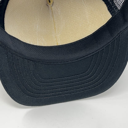 Vintage trucker cap in black, size adjustable, front view, classic design