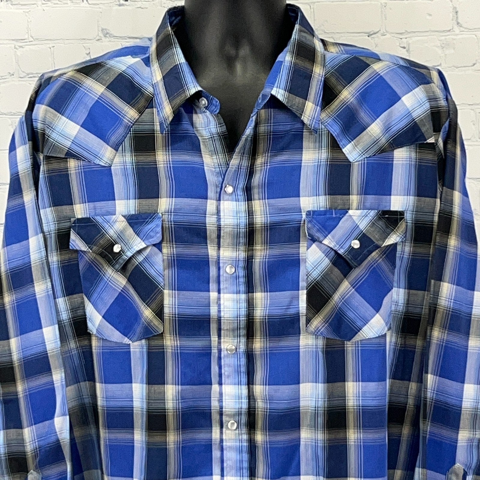 Ely Cattleman Western Shirt in blue plaid pattern with snap pockets and a front view