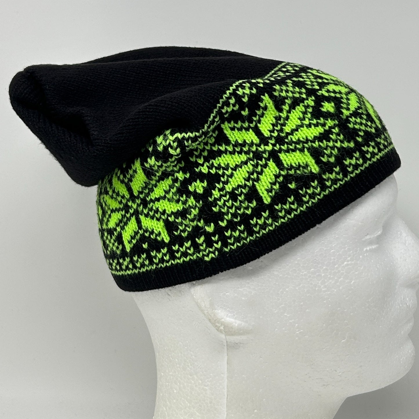 Snowflake Beanie Winter Hat Toque Ski Skiing Skier Nordic Fair Isle Black
