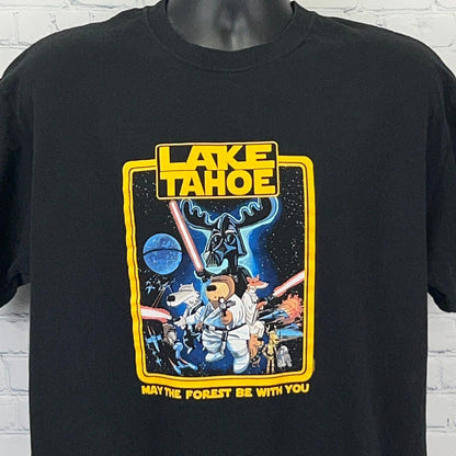เสื้อยืดล้อเลียน Star Wars ทะเลสาบแทโฮ “ขอพลังแห่งป่าจงอยู่กับท่าน” ทรง Unisex ไซส์ L ใหญ่