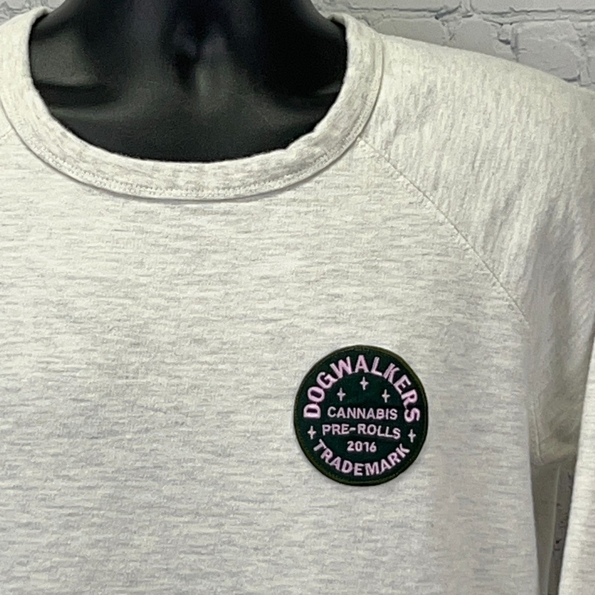 Dogwalkers Cannabis Pre-Rolls Sweatshirt Womens L Large Gray Crewneck Patch