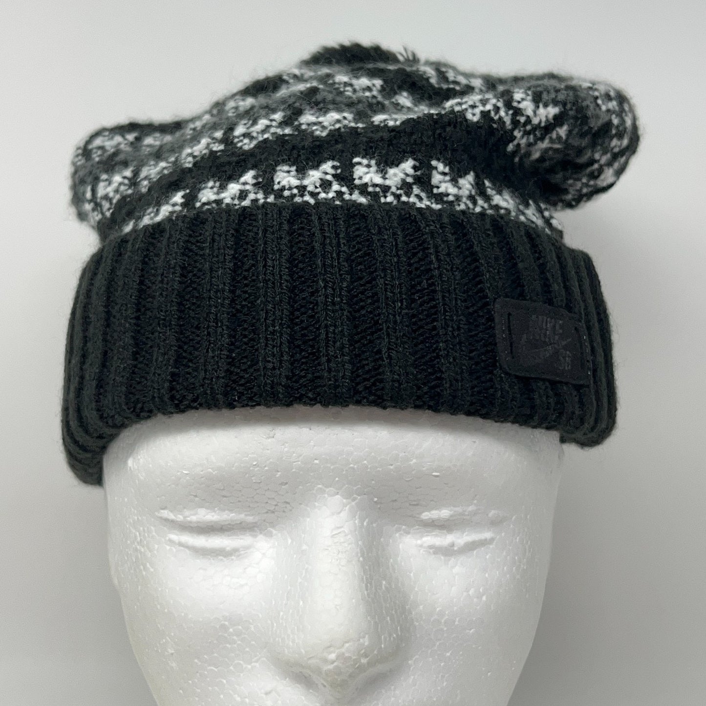 Nike SB Skateboarding Cuffed Pom Pom Beanie Toque Winter Hat Black Fair Isle