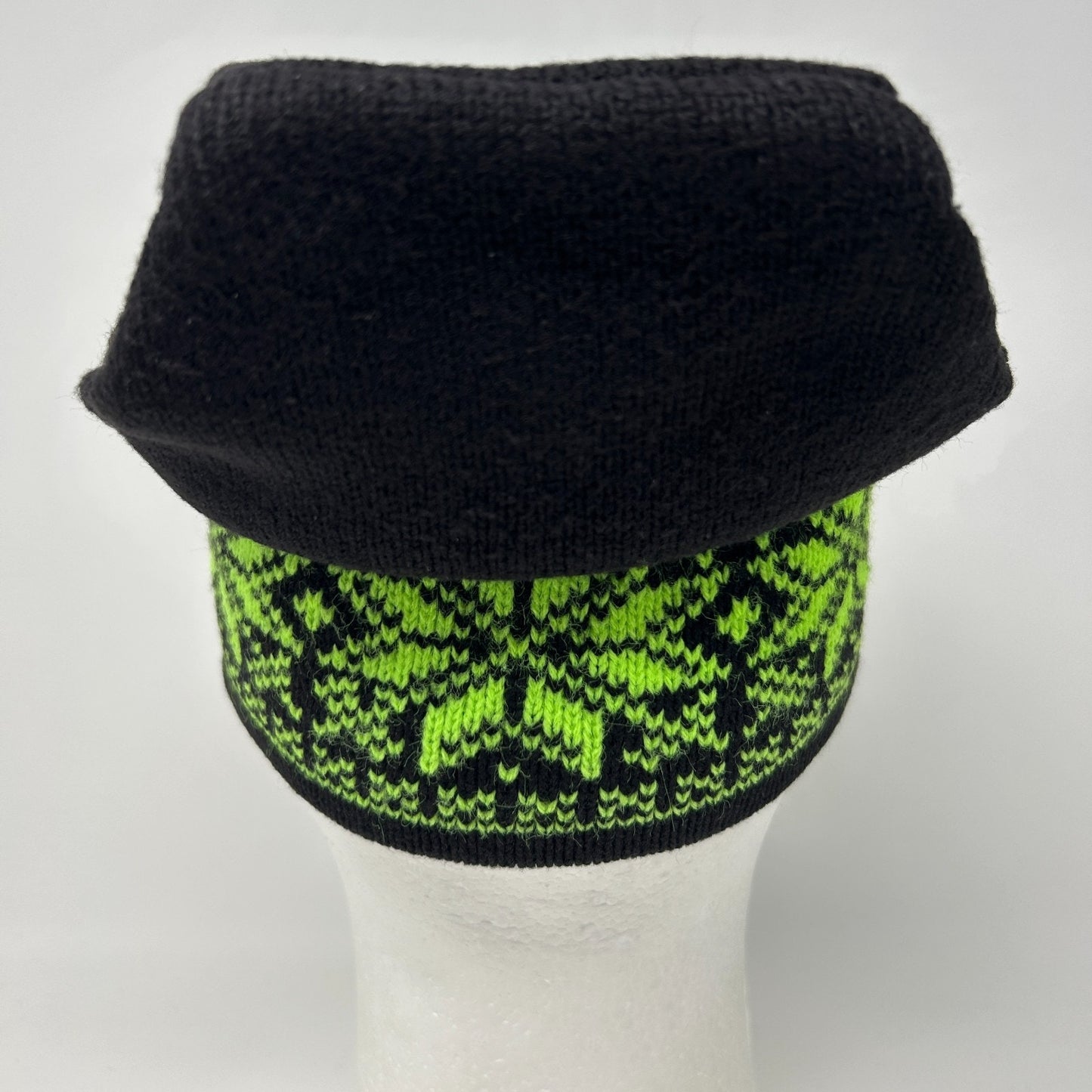 Snowflake Beanie Winter Hat Toque Ski Skiing Skier Nordic Fair Isle Black