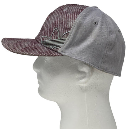 Gorra de béisbol Adidas Trefoil de mezcla de lana gris y roja de seis paneles, flexible y ajustada, talla pequeña