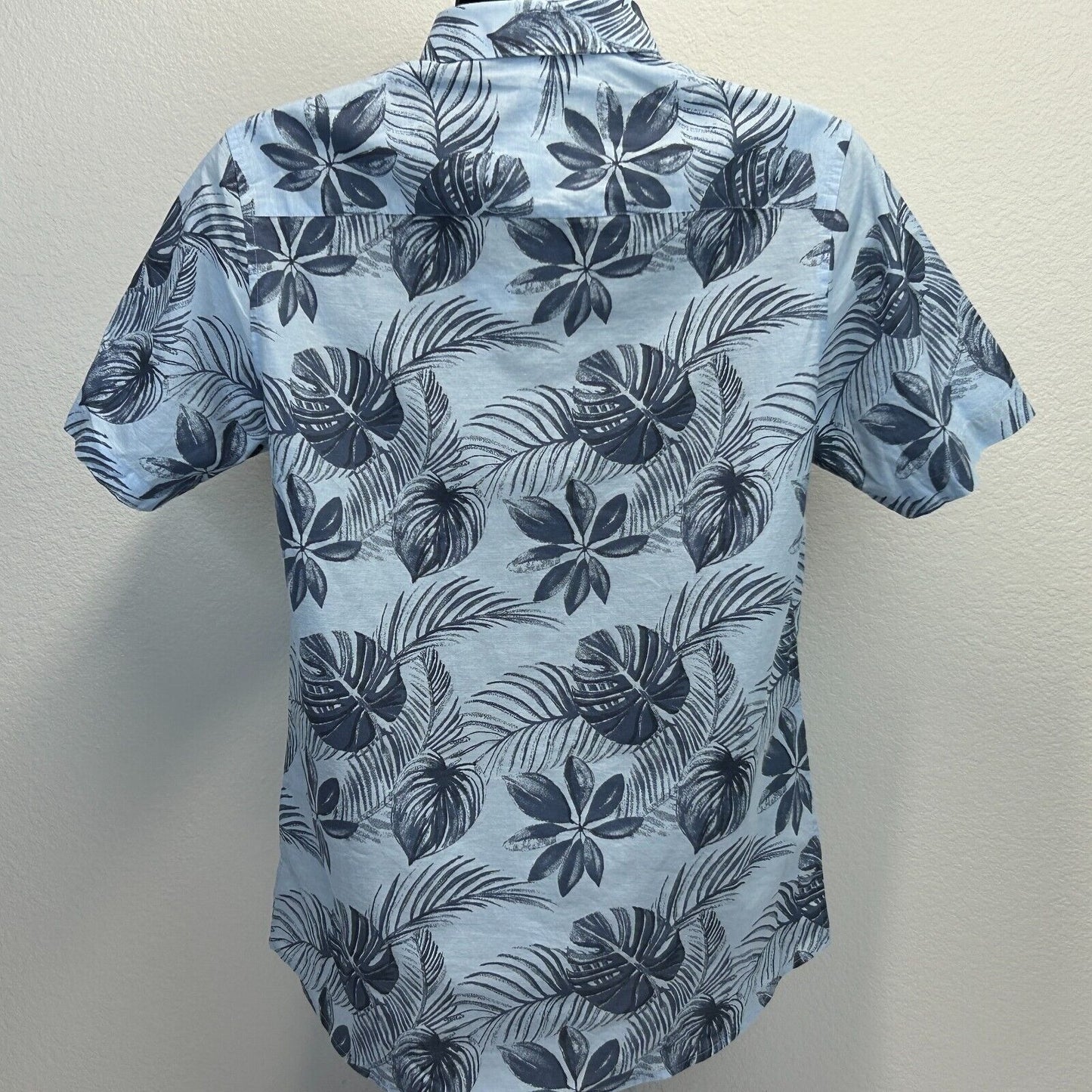 Camisa hawaiana con botones en la parte delantera Caldera de Travis Mathew, talla mediana, para golfistas, para hombre, color azul