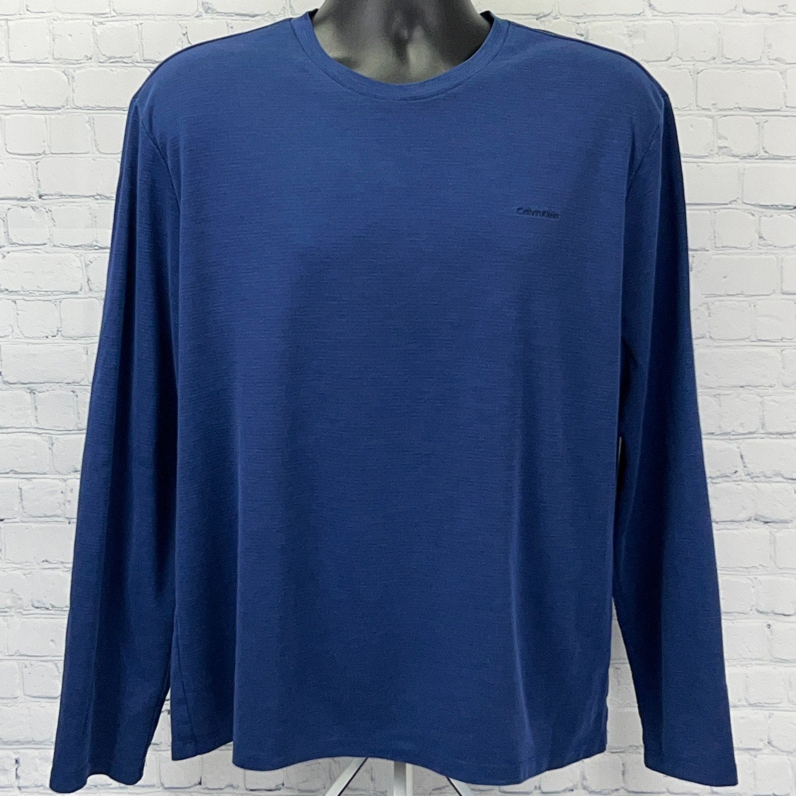 Calvin Klein Long Sleeve Blue Shirt in Size X-Large with Logo Detail on Front