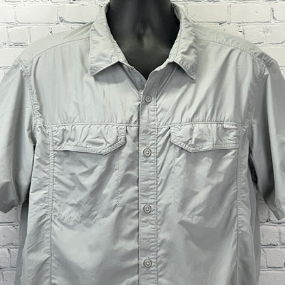 Columbia Men's Short Sleeve Shirt in Light Gray with Front Pockets and Button Closure