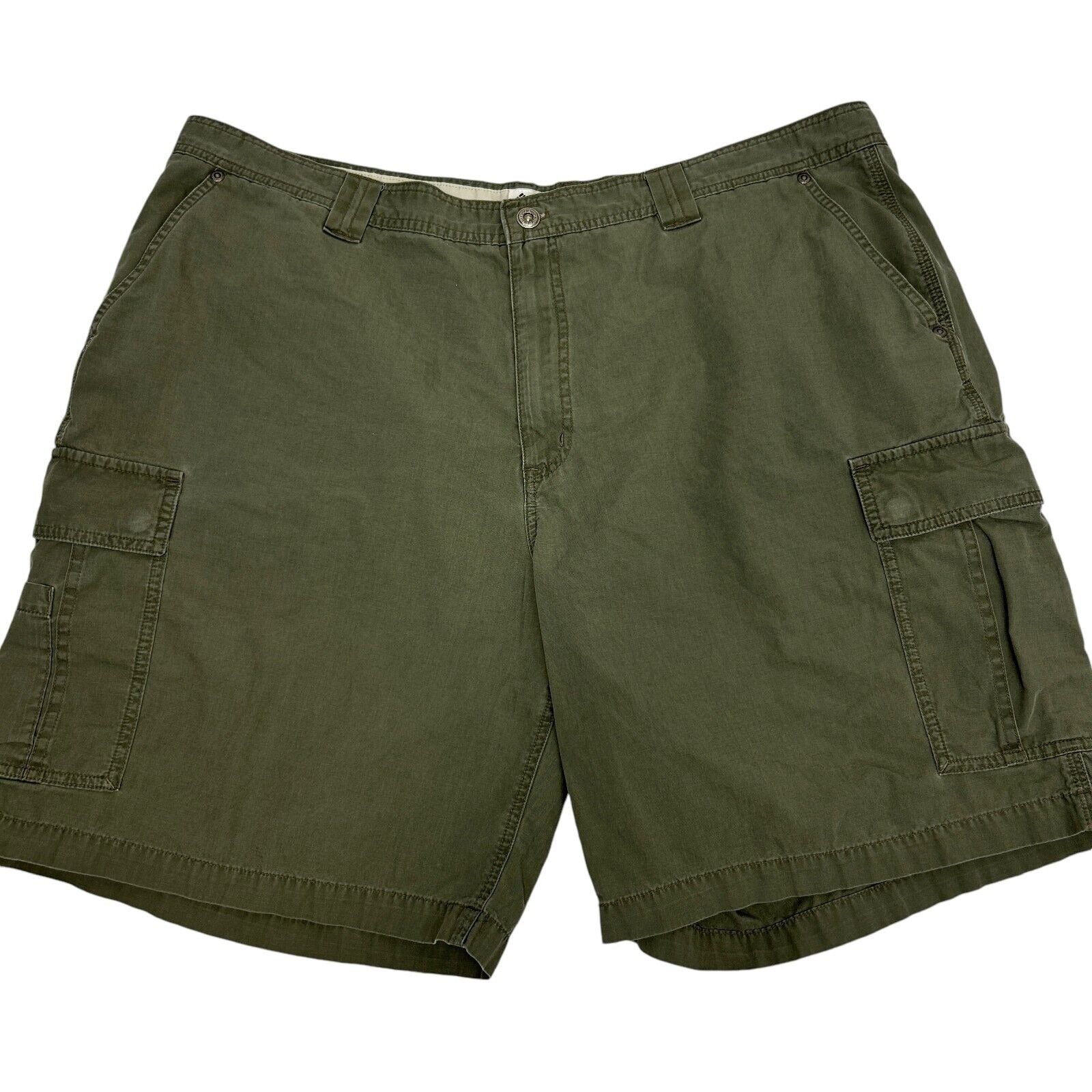 Columbia green cargo shorts in size large, front view with multiple pockets and casual style