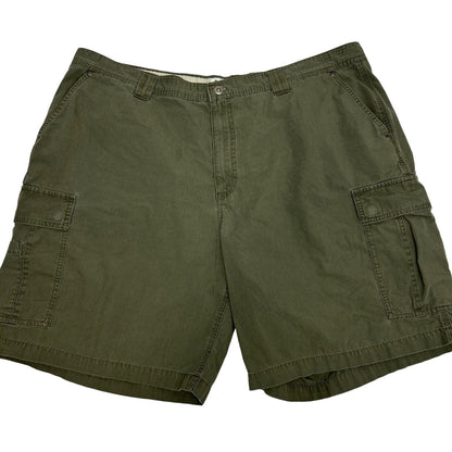 Columbia green cargo shorts in size large, front view with multiple pockets and casual style