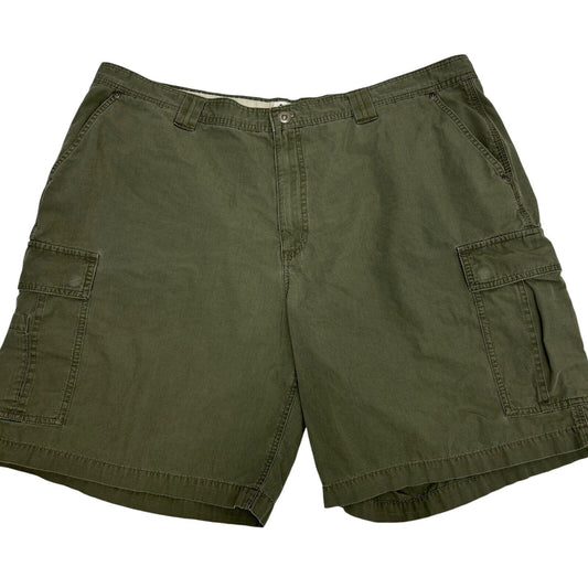 Columbia green cargo shorts in size large, front view with multiple pockets and casual style