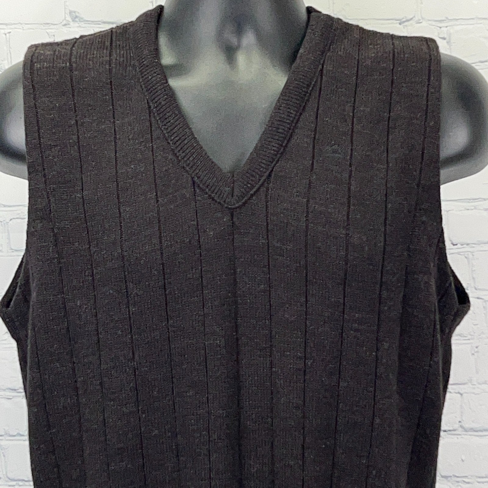 Cintas Delta Airlines Dark Gray Sleeveless Sweater Vest with Vertical Ribbing and V-Neck Design
