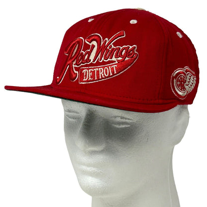 Gorra de béisbol con seis paneles y cierre a presión de Reebok en color rojo con la inscripción Detroit Red Wings