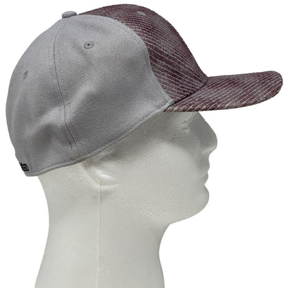 Gorra de béisbol Adidas Trefoil de mezcla de lana gris y roja de seis paneles, flexible y ajustada, talla pequeña