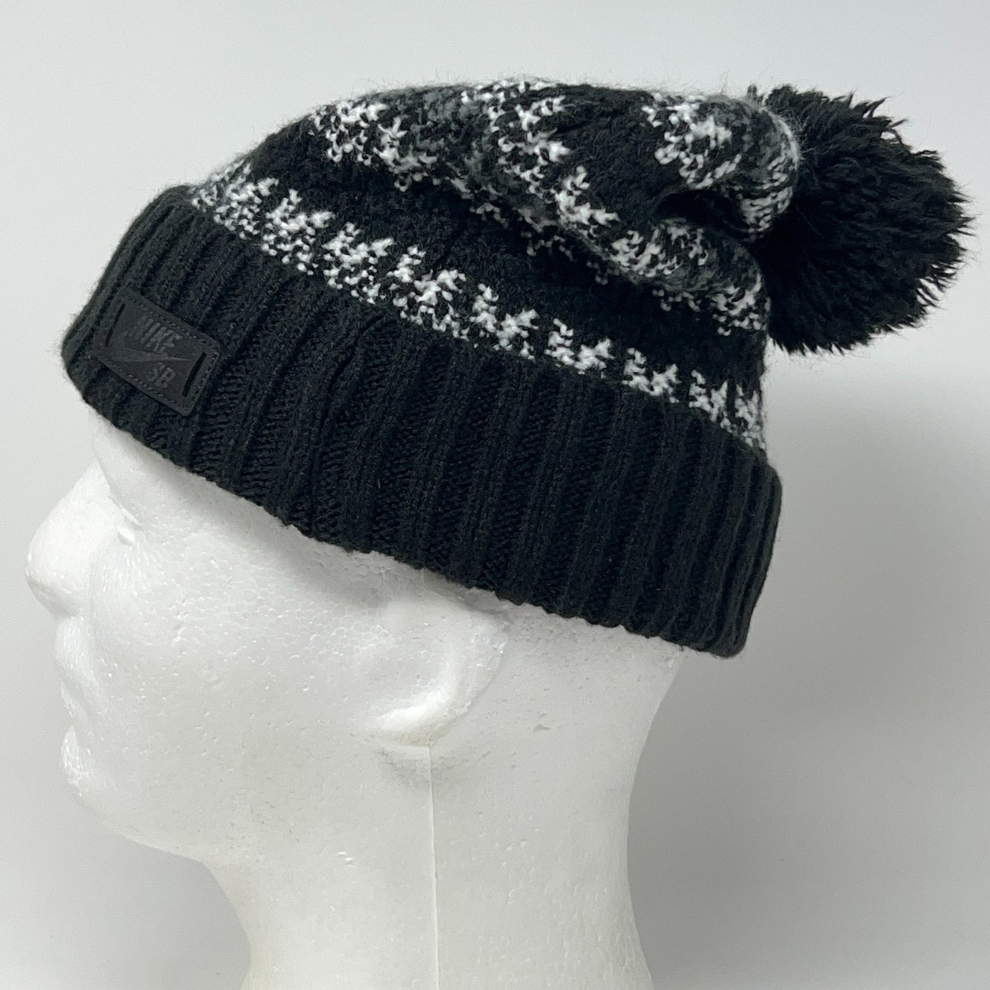 Nike SB Skateboarding Cuffed Pom Pom Beanie Toque Winter Hat Black Fair Isle