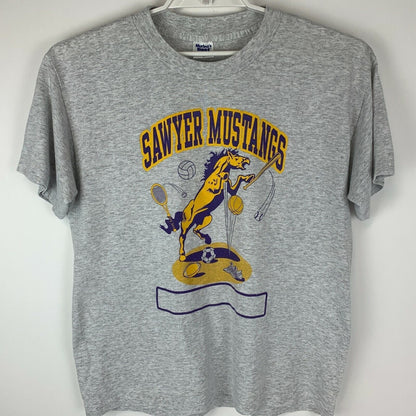 Camiseta vintage de educación física de la escuela Sawyer Mustangs, gran camiseta de educación física de los años 90 para hombre, color gris