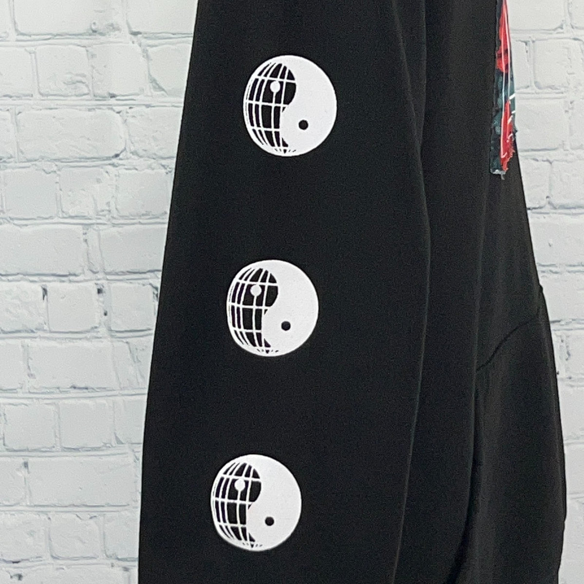 Brooklyn Cloth Peace MCMXCI Rose Yin Yang Hoodie Small Black Streetwear Graphic