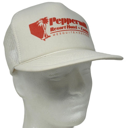 Gorra de béisbol estilo camionero del casino del hotel Peppermill de la época, Mesquite, Nevada, color blanco