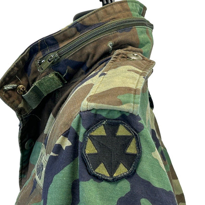 Abrigo de campo con capucha de paracaidista del ejército de EE. UU. vintage para hombre, pequeño, corto, camuflaje verde