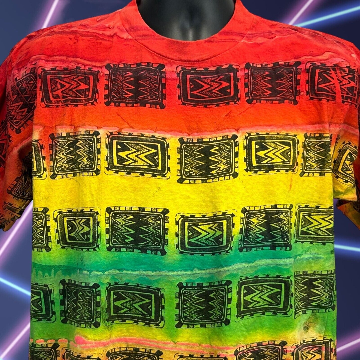 Camiseta vintage a rayas tribales aztecas grande de los años 90 con efecto tie-dye, estilo maya africano para hombre, color rojo