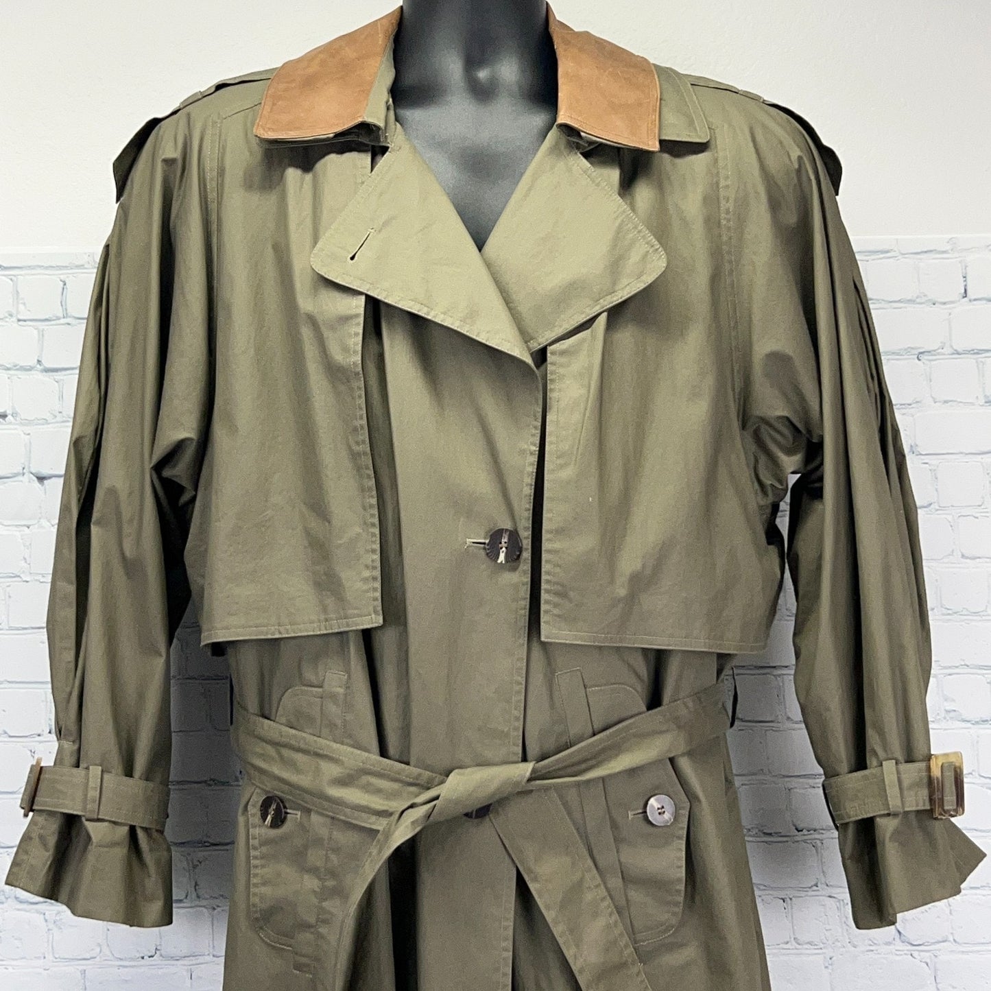 Gallery vintage trench coat in olive green, front view with brown collar, oversized size