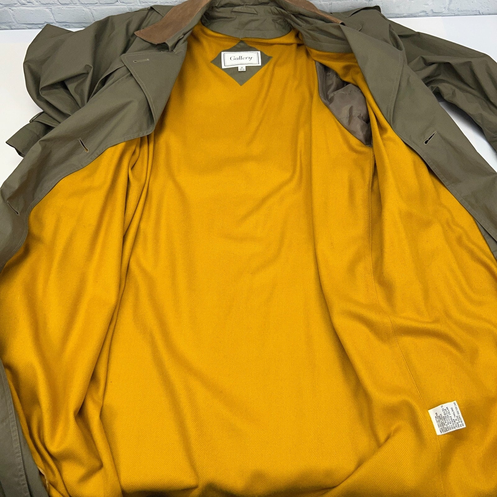 Gallery Vintage Trench Coat in Olive Green Size M Front View