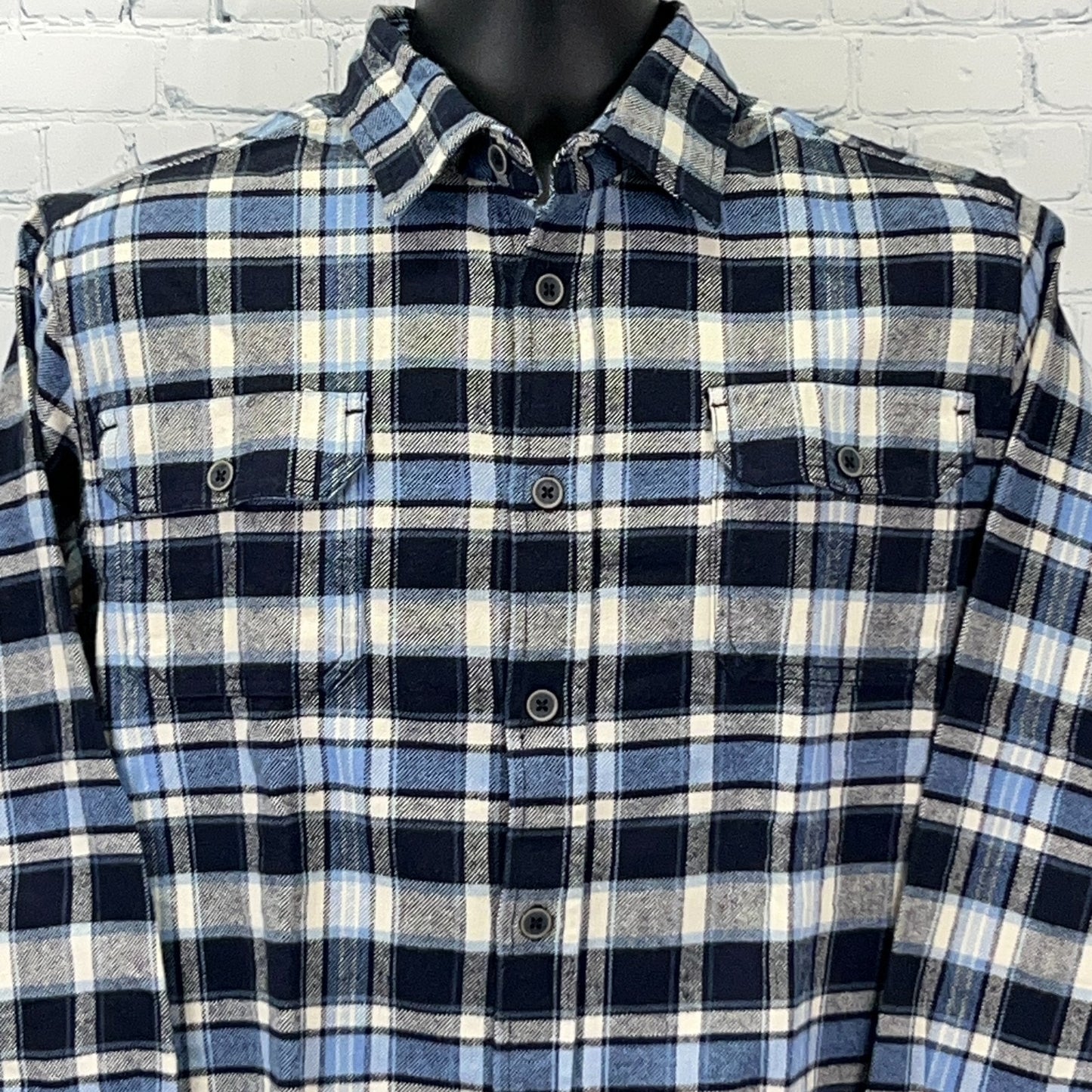 JACHS Blue and Navy Plaid Flannel Shirt with Button-Up Front and Two Chest Pockets