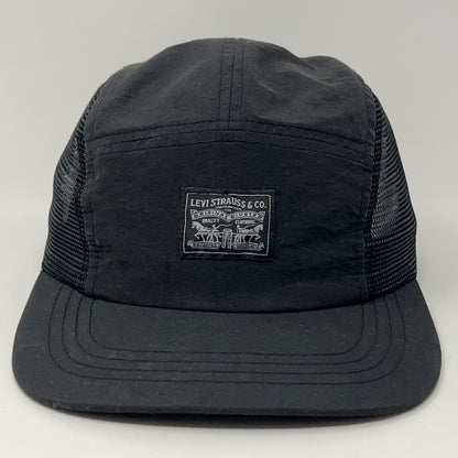 Black Levi's cap with mesh back, featuring Levi Strauss logo on the front.