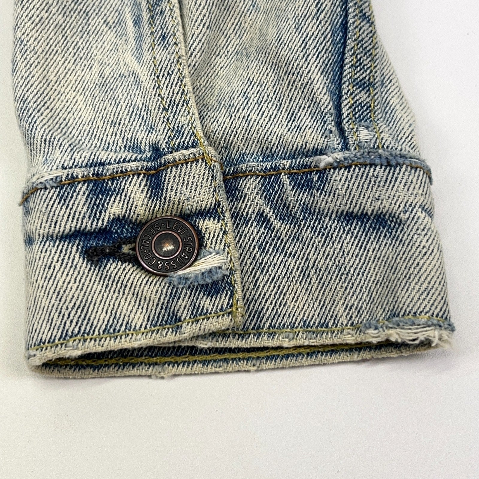 Levi's Denim Jacket Light Blue Size M Front View