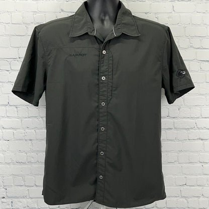 Mammut short-sleeve button-up shirt in dark green with logo detail on chest, front view