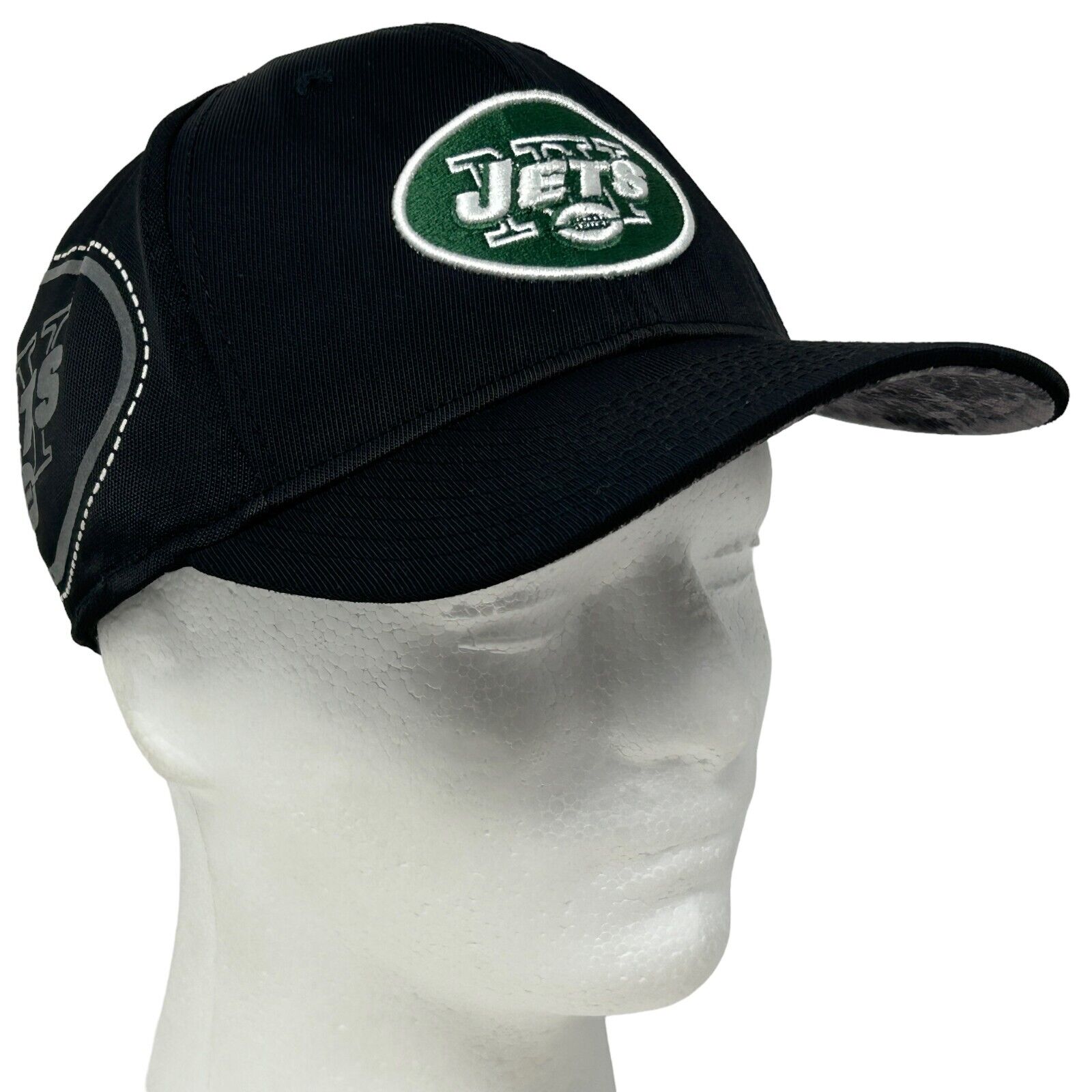 Reebok New York Jets Black Baseball Cap with Front Logo and Side Design in a Classic Fit