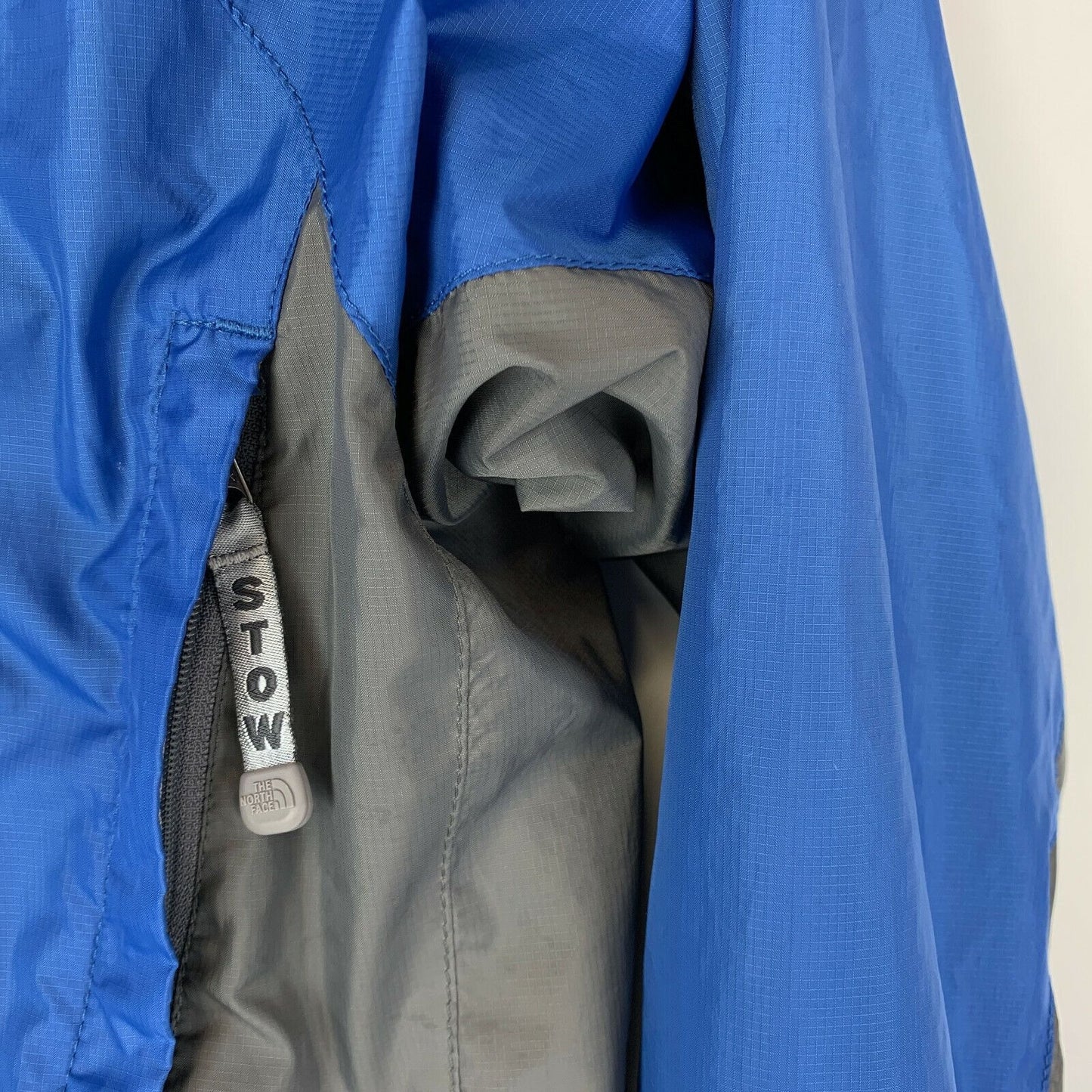 The North Face Windbreaker Jacket Womens Medium Blue Vented Stow Pocket