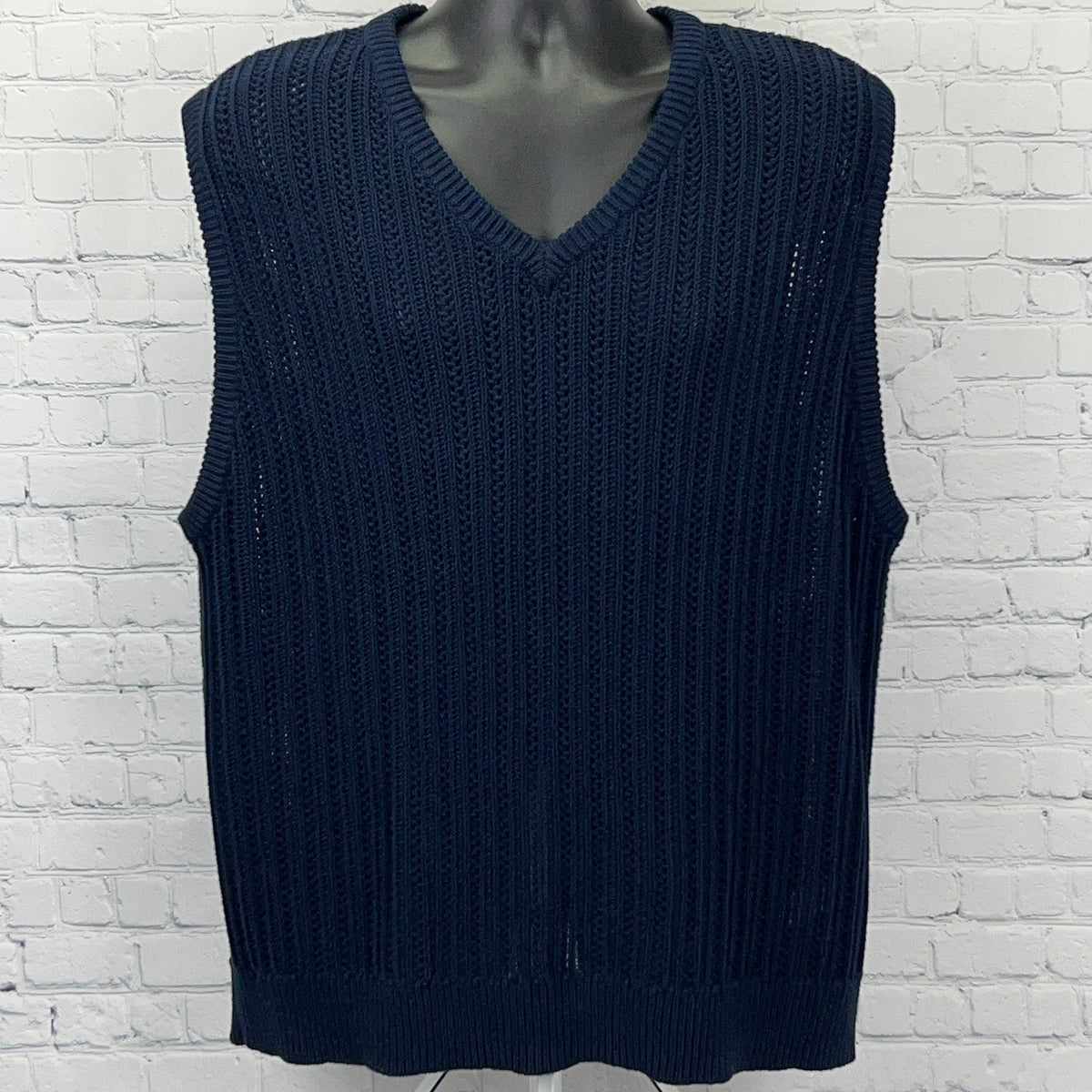 Old Navy navy blue sleeveless sweater vest in size x-large with a textured knit pattern