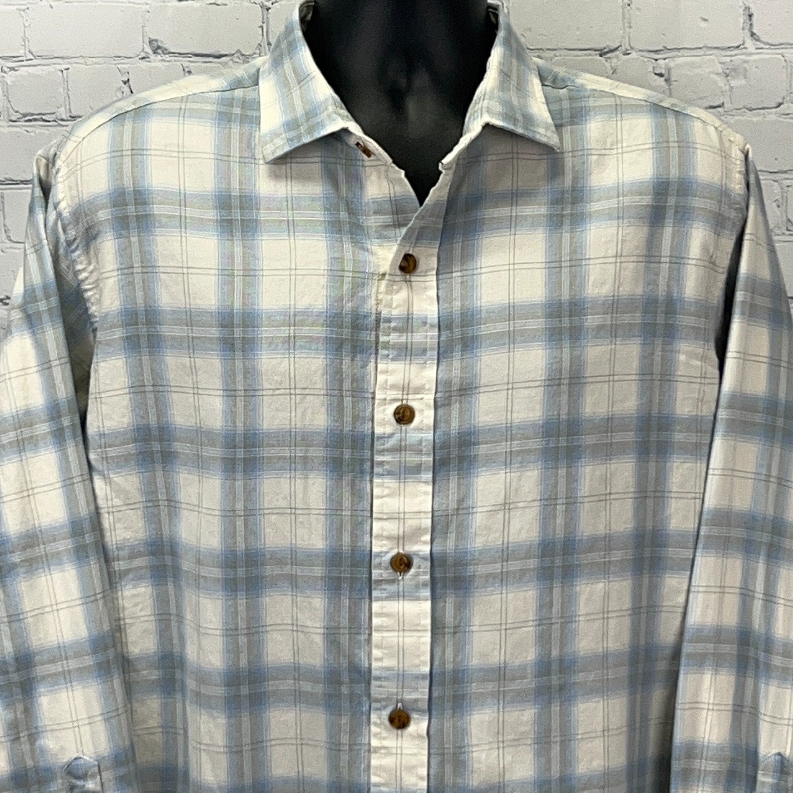Orvis Blue and White Checkered Long-Sleeve Shirt with Button Front and Classic Fit
